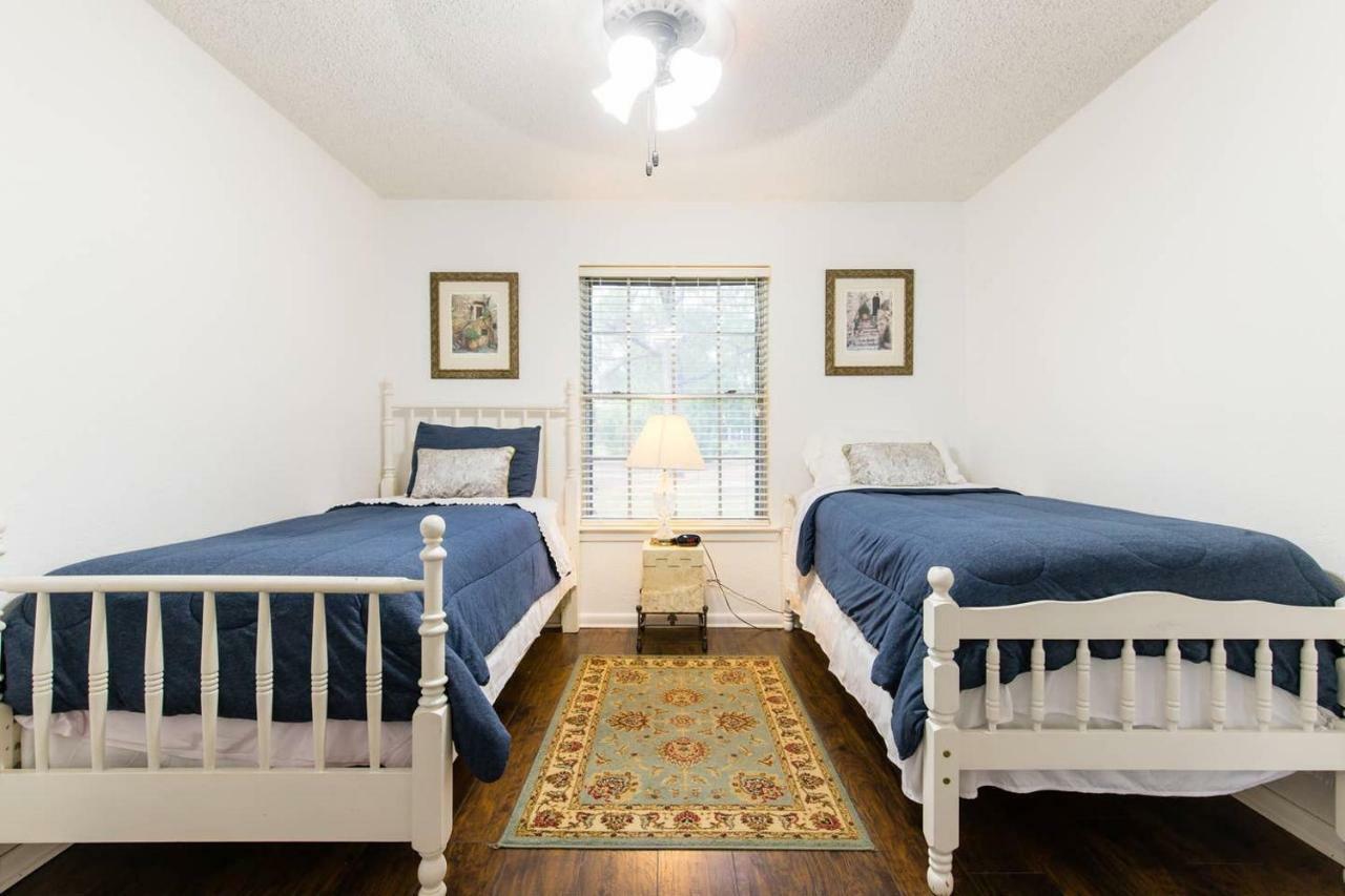 Oasis Near Dfw Airport With Mediterranean Setting Irving Bagian luar foto